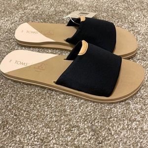 BNIB Toms Carly, size 8